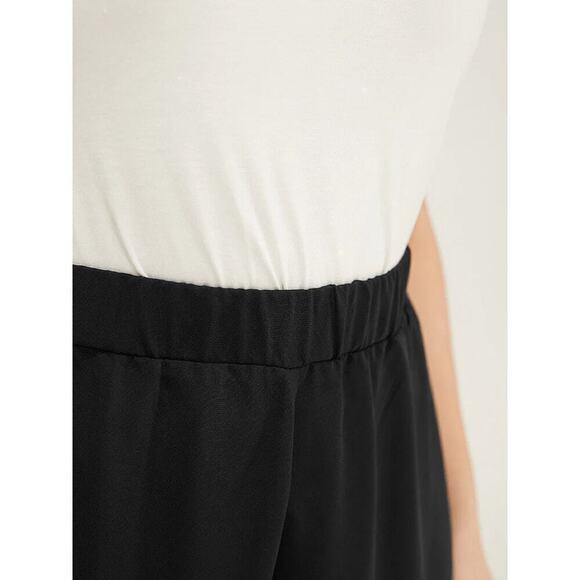 2/$25
 14 - 16 • 1x • BloomChic •  Pocket Laser Cut Pants - Picture 7 of 9